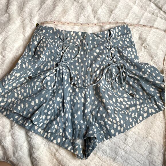 FREE PEOPLE Bennett Lace Up Tie Dot Shorts Cloud Blue White Pleated‎ Pockets M - Picture 2 of 9